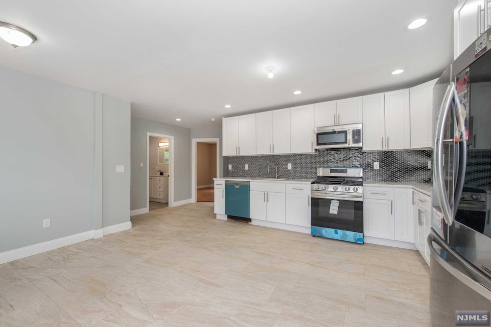 162-164 Richmond Ave, Paterson, NJ 07502 - photo 1