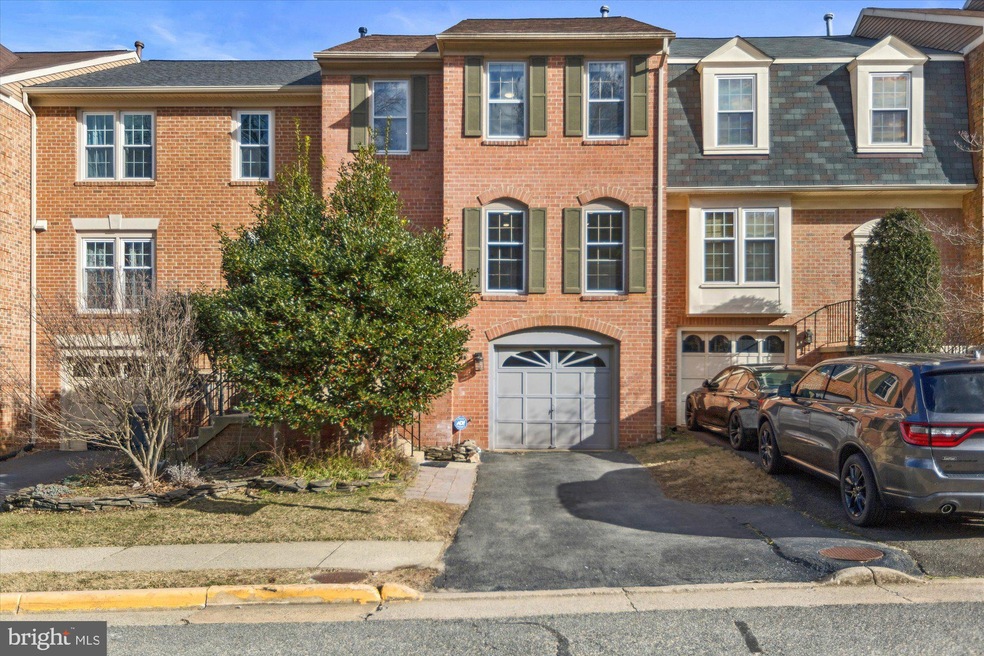 7709 Jewelweed Ct, Springfield, VA 22152 - photo 1