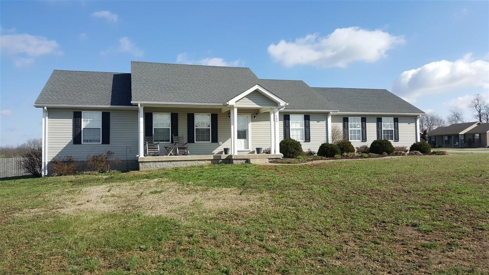 100 Commanche Ct, Bloomfield, KY 40008 - photo 1