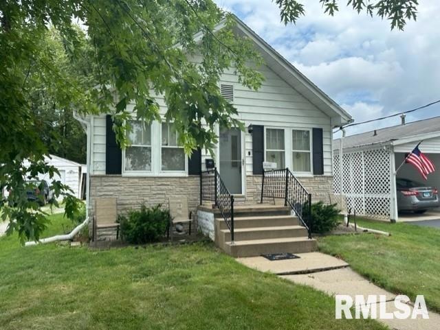 1202 Sherwood Eddy Dr, Jacksonville, IL 62650 - photo 1