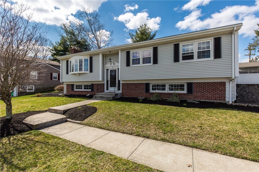 14 Candlewood Dr, Greenville, RI 02828 - photo 1