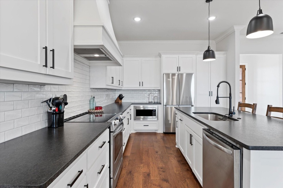 108 Chisolm Trail, Pottsboro, TX 75076 - photo 1