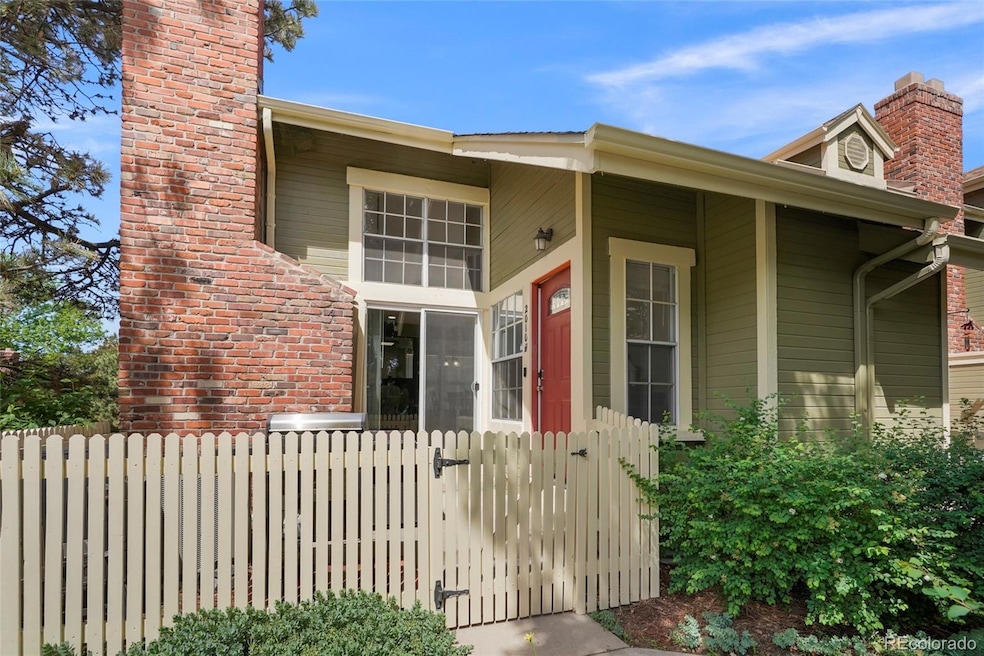 End unit with private courtyard