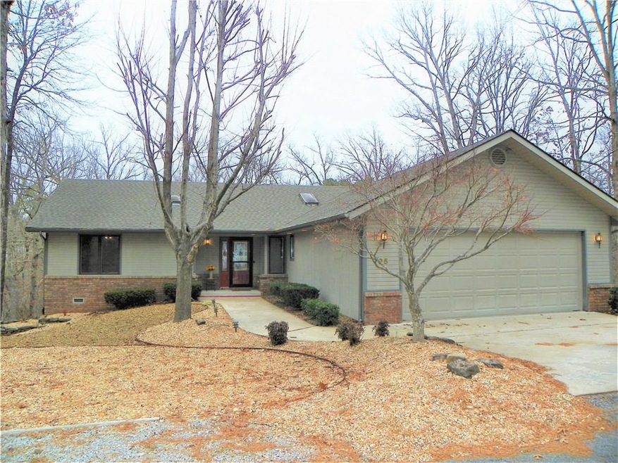 Very well built and close to EVERYTHING! A minute from HWY 71 & grocery!