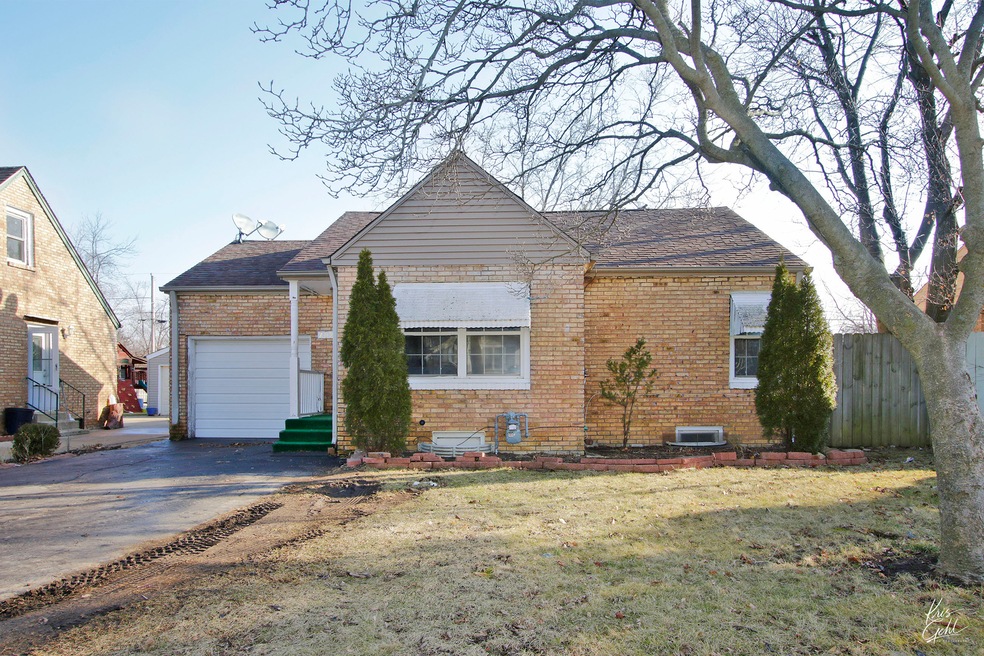 209 S Gretta Ave, Waukegan, IL 60085 - photo 1