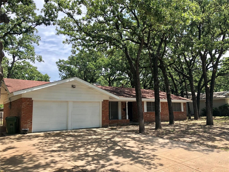 532 W Pleasantview Dr, Hurst, TX 76054 - photo 1