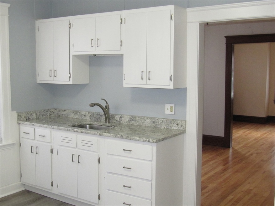 323 Lincoln St unit 2R, Worcester, MA 01605 - photo 1