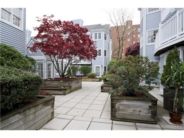 118 Grove St unit 10, Stamford, CT 06901 - photo 1