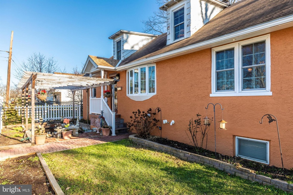 123 Hazel Ave, Folsom, PA 19033 - photo 1