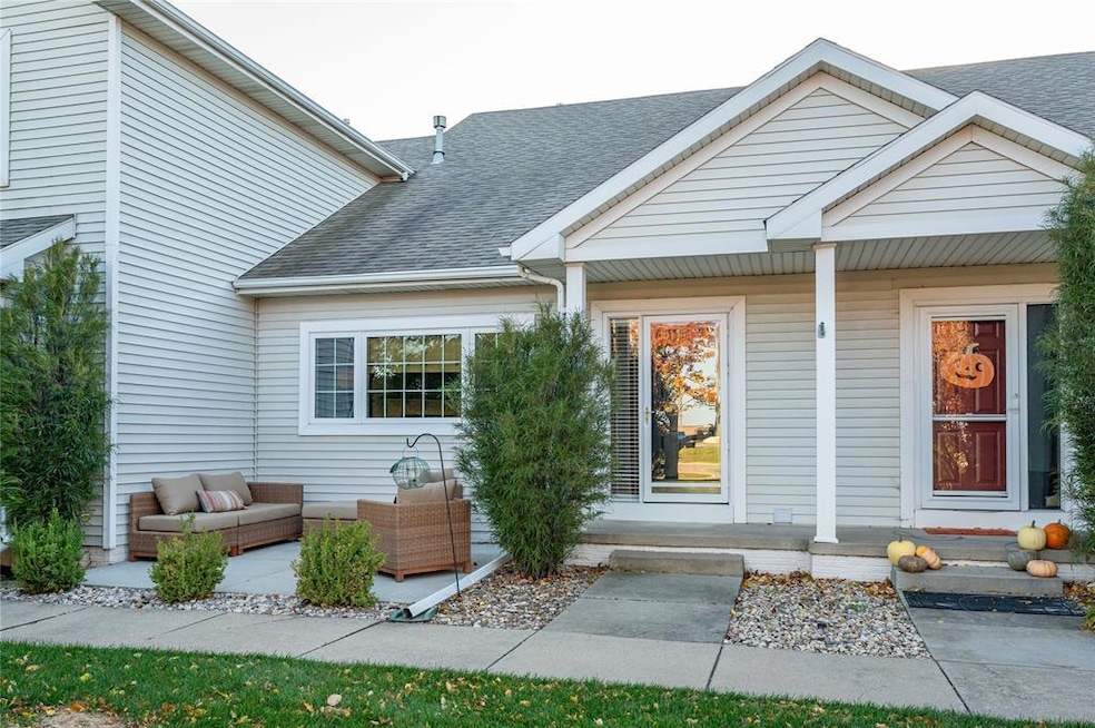 555 SE Laurel St unit 2, Waukee, IA 50263 - photo 1