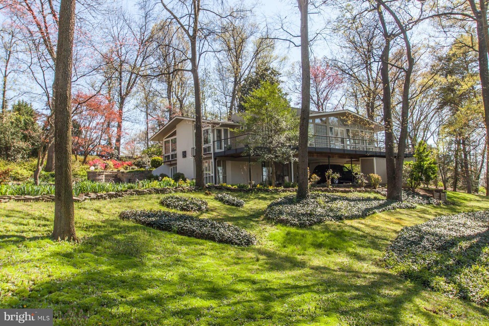 2011 Whiteoaks Dr, Alexandria, VA 22306 - photo 1