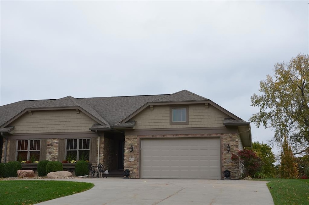 1128 Glen Oaks Dr, West Des Moines, IA 50266 - photo 1