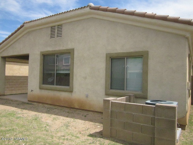 022-203833 back 2