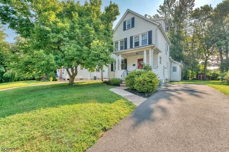 586 Center Ave, River Edge, NJ 07661 - photo 1