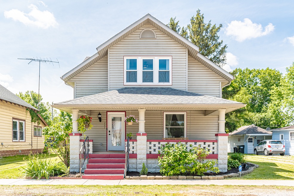 207 E Washington St, Roachdale, IN 46172 - photo 1