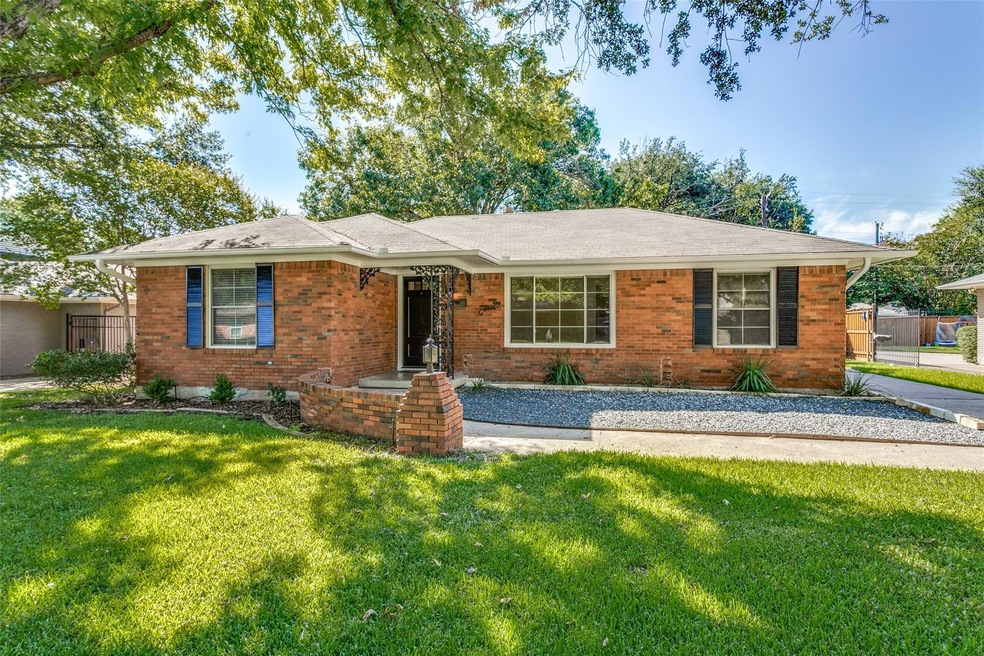 6816 Ravendale Ln, Dallas, TX 75214 - photo 1