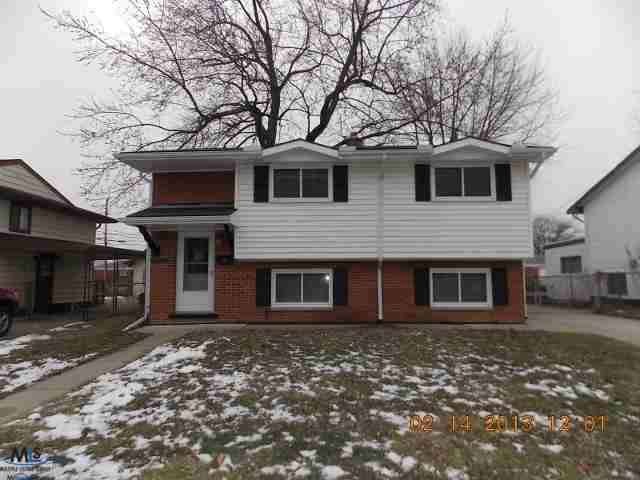 15826 Dugan St, Roseville, MI 48066 - photo 1