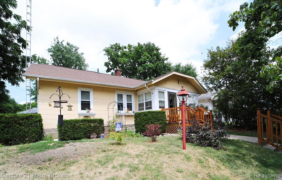 2564 Tyrone St, Flint, MI 48504 - photo 1