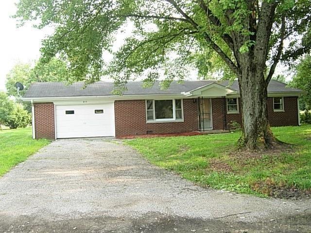 859 SE B St, Linton, IN 47441 - photo 1