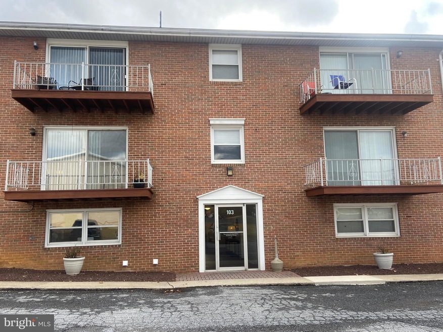 103 N Edgewood Dr unit 7, Hagerstown, MD 21740 - photo 1