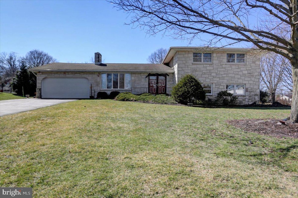 125 Kennedy Dr, Chambersburg, PA 17201 - photo 1