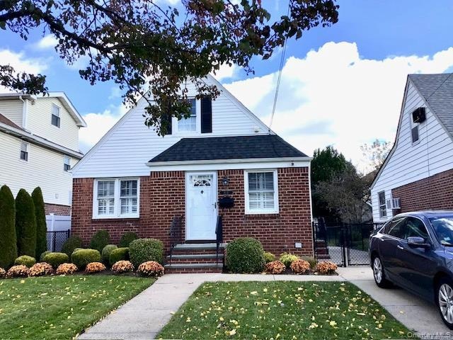 8211 260th St, Glen Oaks, NY 11004 - photo 1
