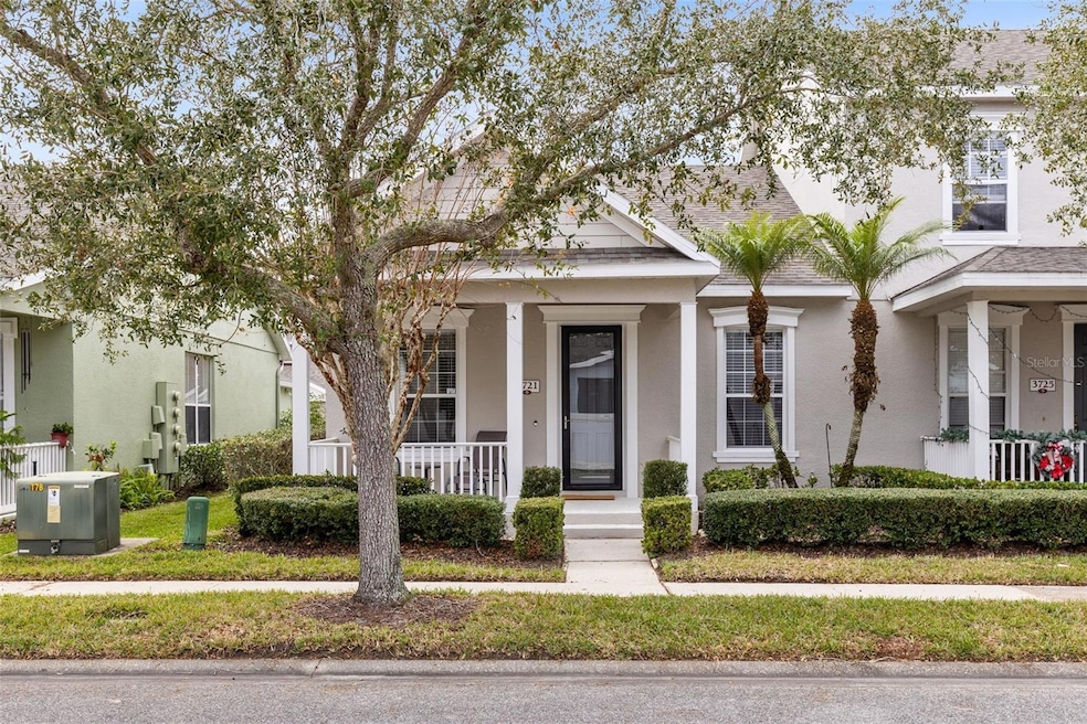 This move-in ready, end-unit, single-story townhome is located in the highly desirable Avalon Park South Village.