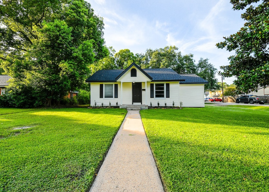 Pending $250,000 • Co-Listing Agent