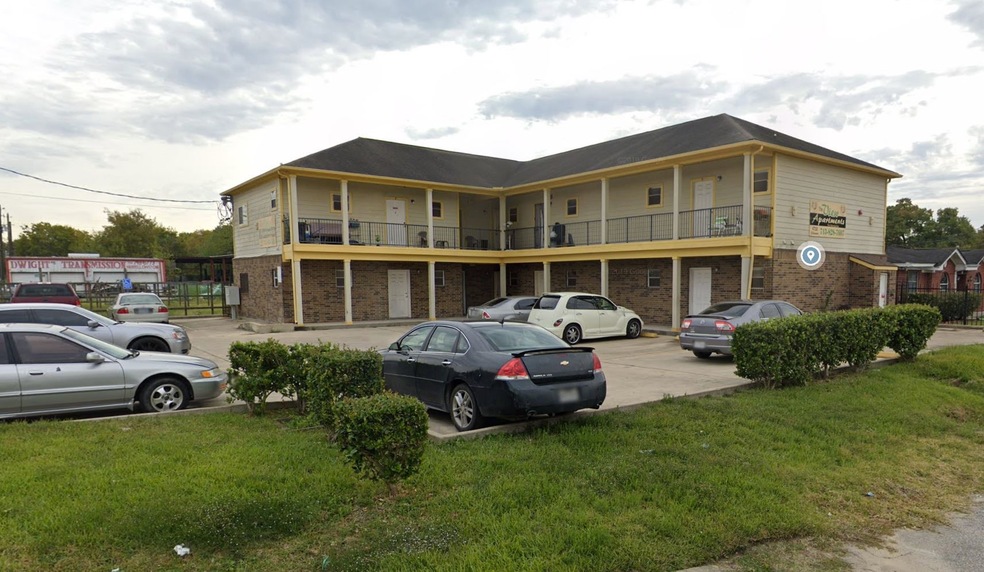 4721 Yellowstone Blvd, Houston, TX 77021 - photo 1