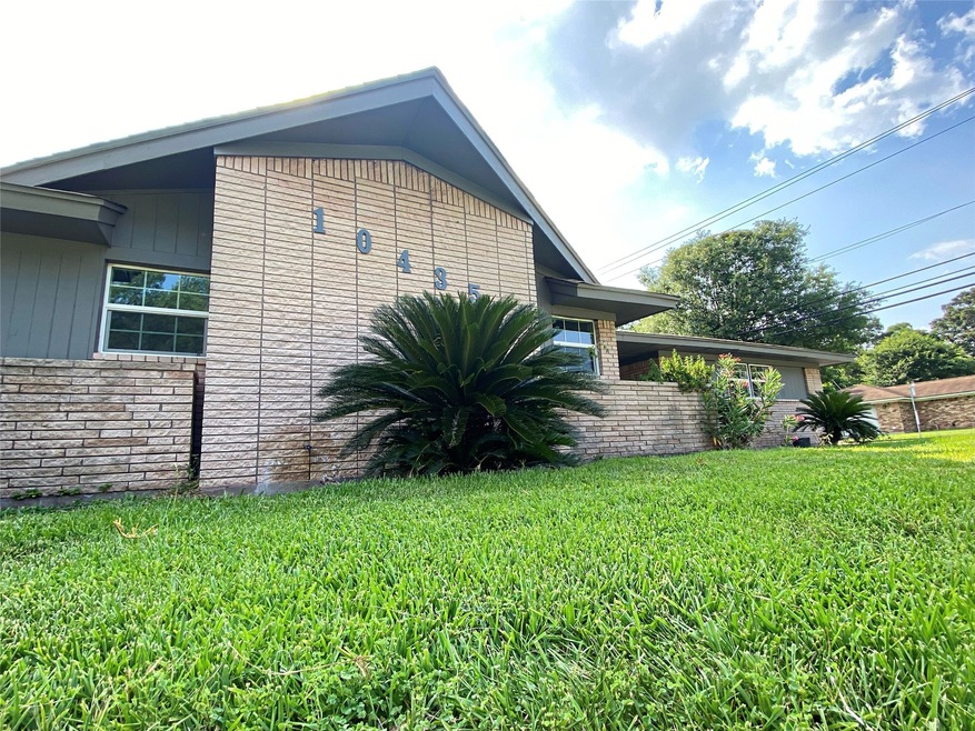 10435 Rockaway Dr, Houston, TX 77016 - photo 1