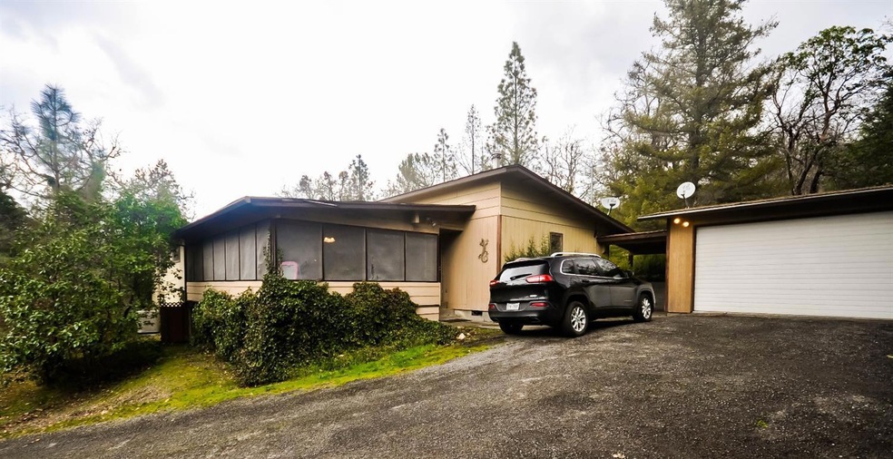 10762 Blackwell Rd, Central Point, OR 97502 - photo 1