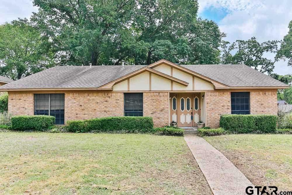 718 718 Rieck, Tyler, TX 75703 - photo 1