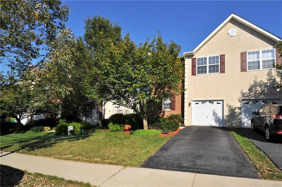 6868 Lincoln Dr, Macungie, PA 18062 - photo 1