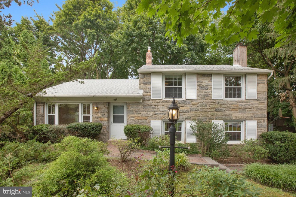 239 Canterbury Dr, Wallingford, PA 19086 - photo 1