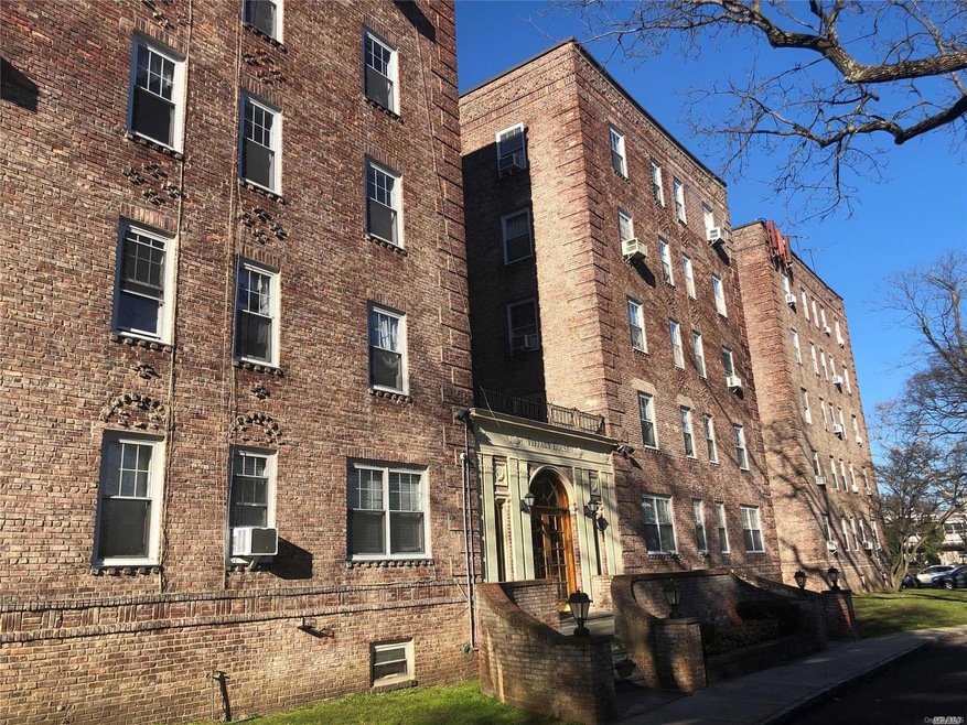 623 Central Ave unit 207, Cedarhurst, NY 11516 - photo 1