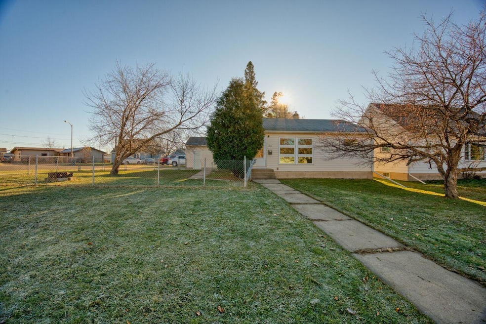 2714 Diane Ln, Hibbing, MN 55746 - photo 1