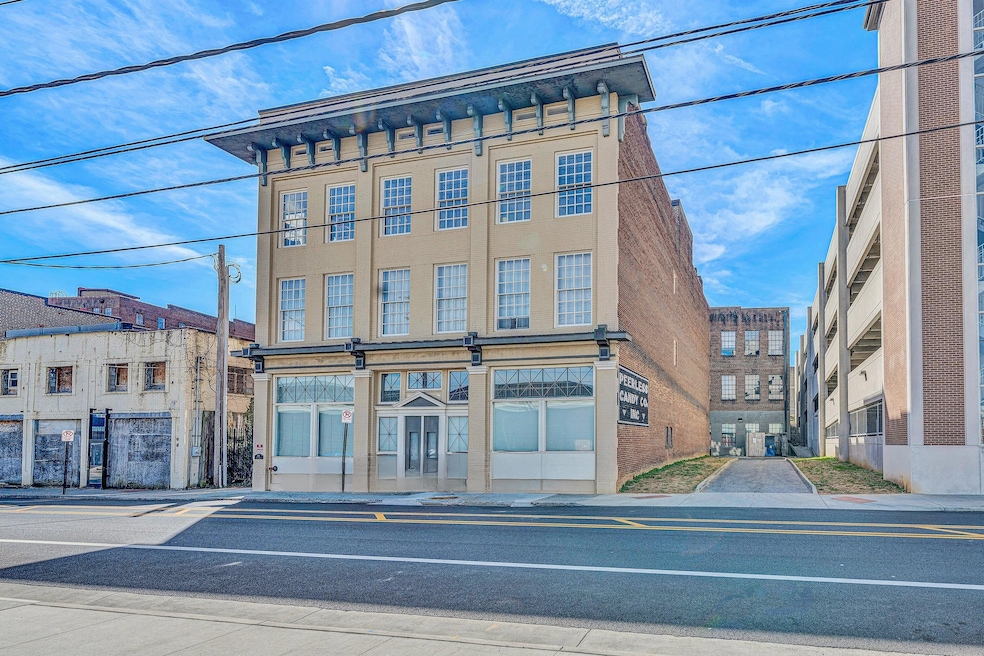 324 Salem AVE SW, 303, Roanoke, VA 24016