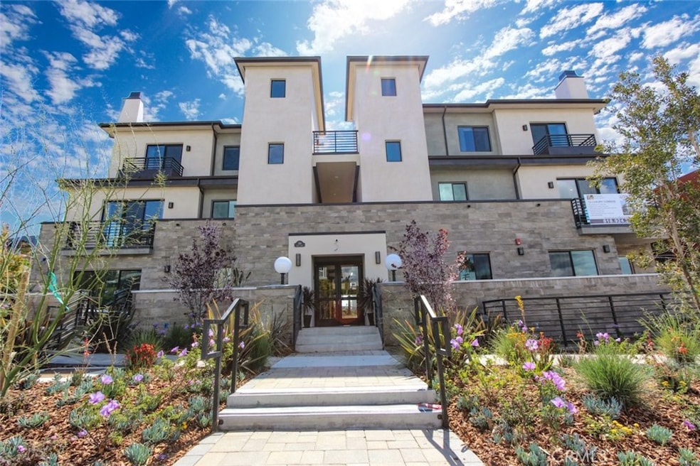 330 Salem St unit 201, Glendale, CA 91203 - photo 1