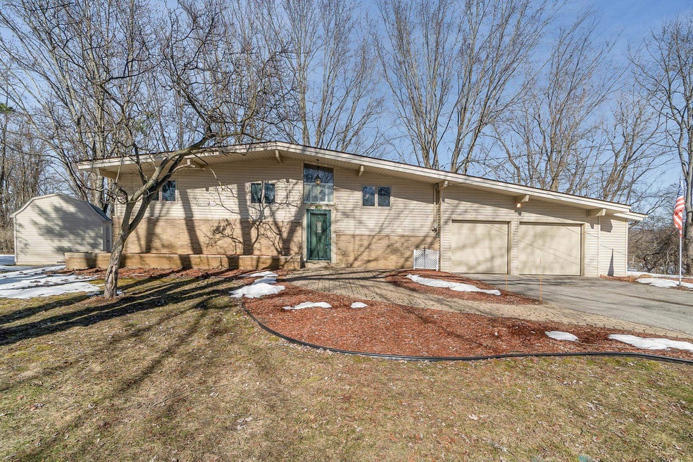 4916 Solomon Rd, Midland, MI 48640 - photo 1