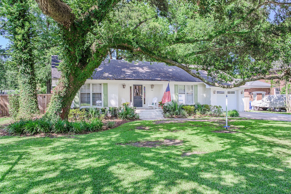 Sold $895,000 • Co-Listing Agent