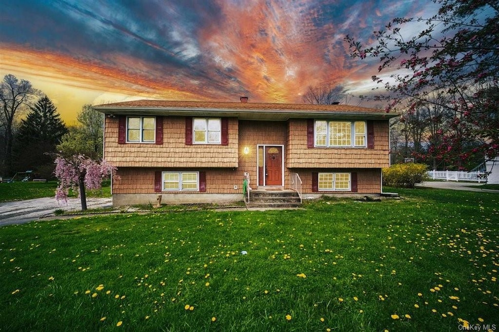 124 Barnes Rd, Washingtonville, NY 10992 - photo 1