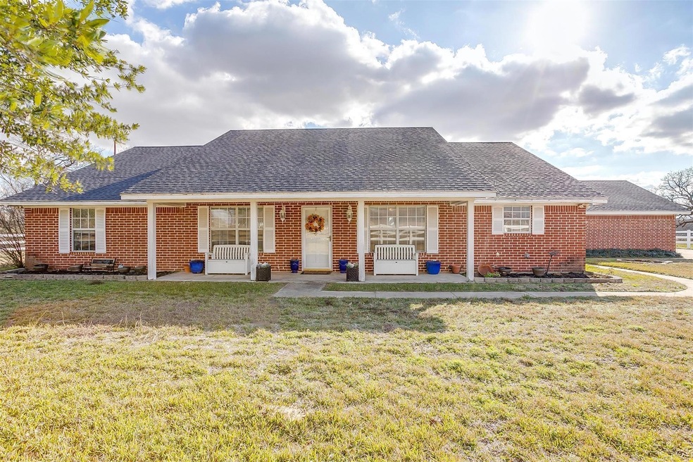 520 Thomas Rd, Springtown, TX 76082 - photo 1