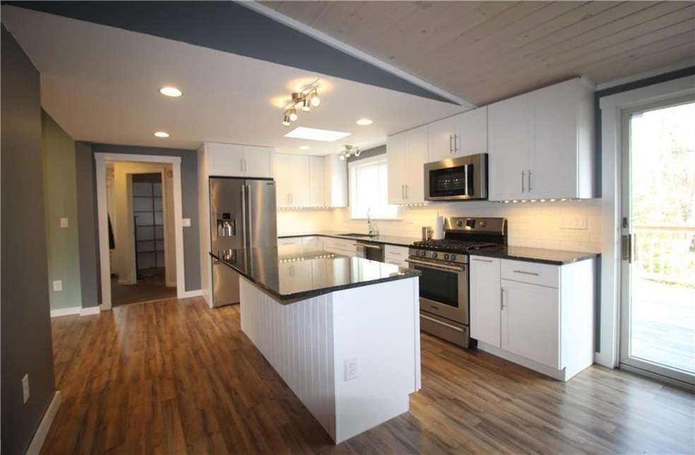 Just completed - a gorgeous kitchen...