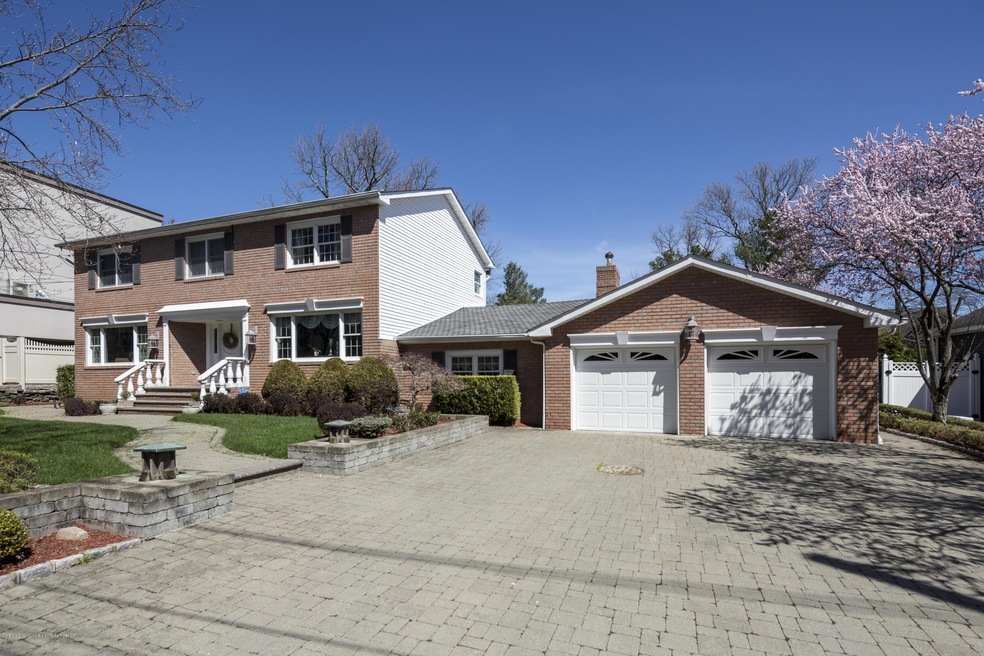 03_House Front-4