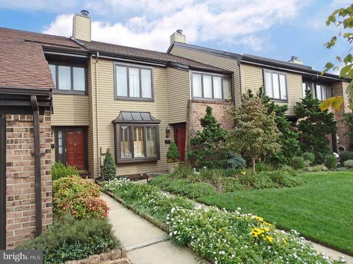 8 Headley Dr, Newtown, PA 18940 - photo 1