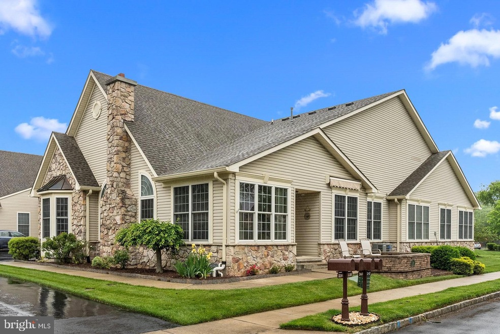 240 Sugarberry Ln unit V101, Langhorne, PA 19047 - photo 1