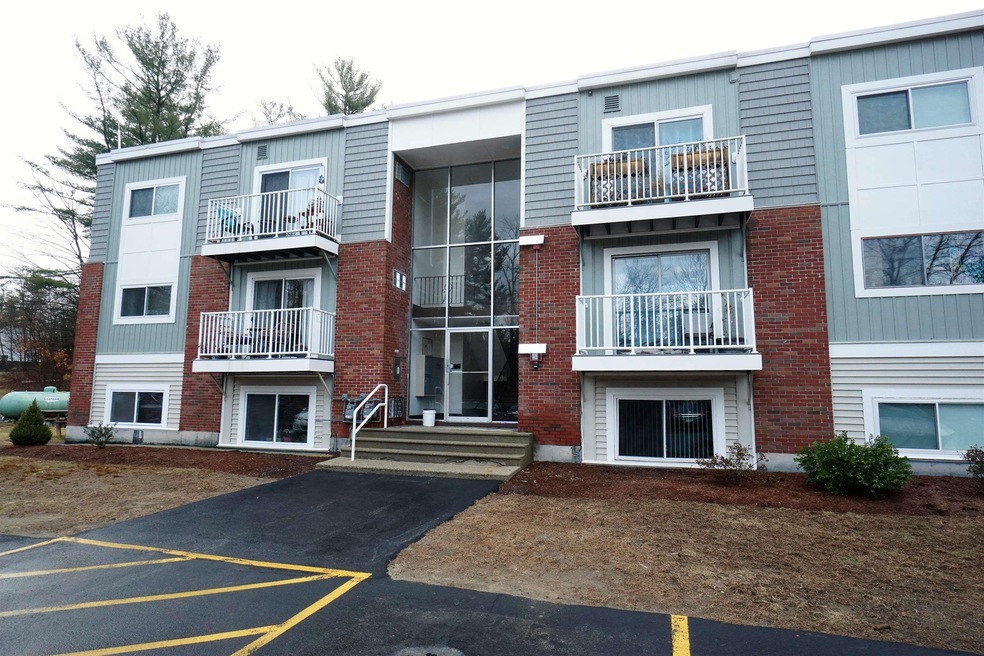 31C Constitution Dr unit 31C, Londonderry, NH 03053 - photo 1