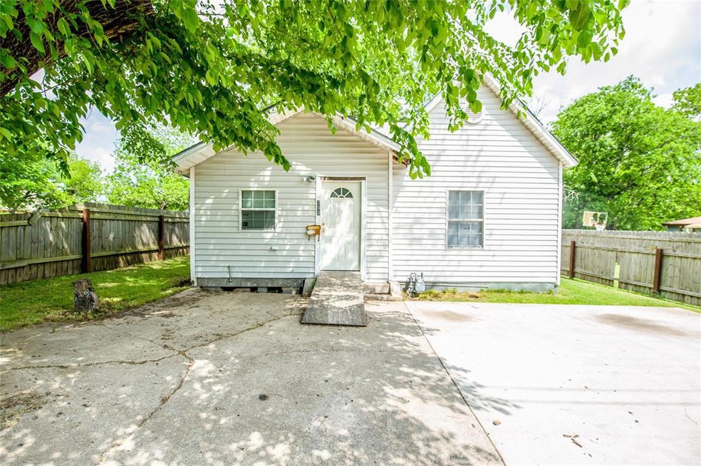 200 E Freeman St, Ennis, TX 75119 - photo 1