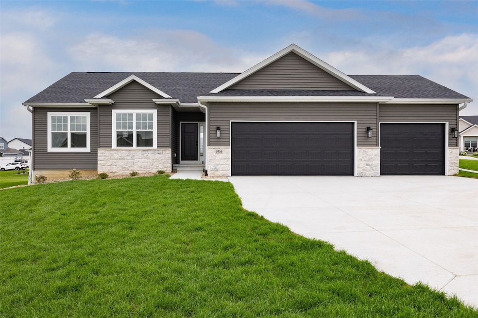 6916 Rock Wood Dr SW, Cedar Rapids, IA 52404 - photo 1