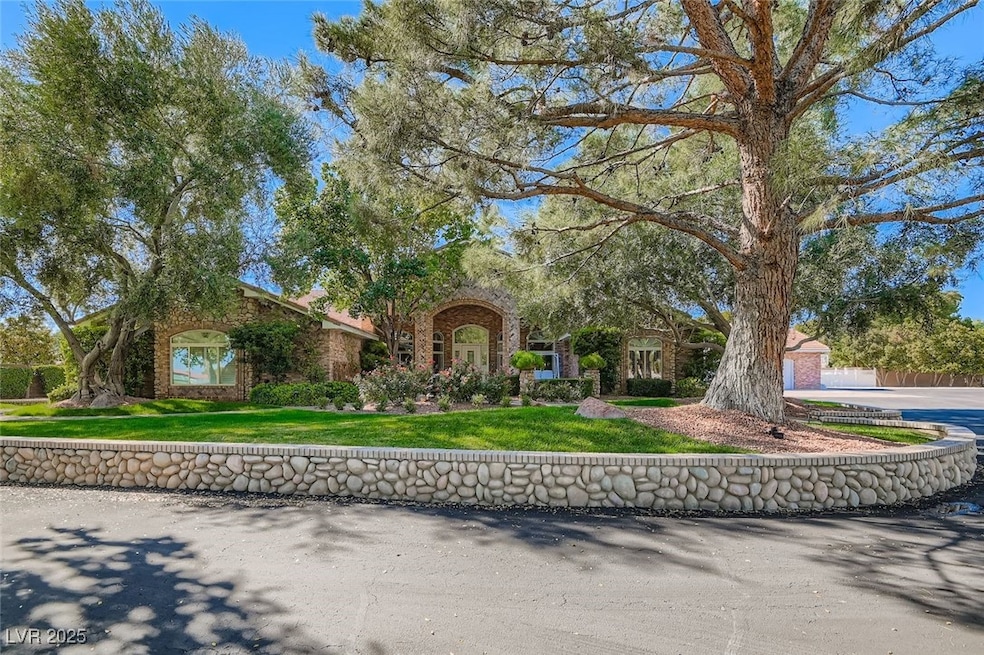 6661 N Rainbow Blvd, Las Vegas, NV 89131 - photo 1